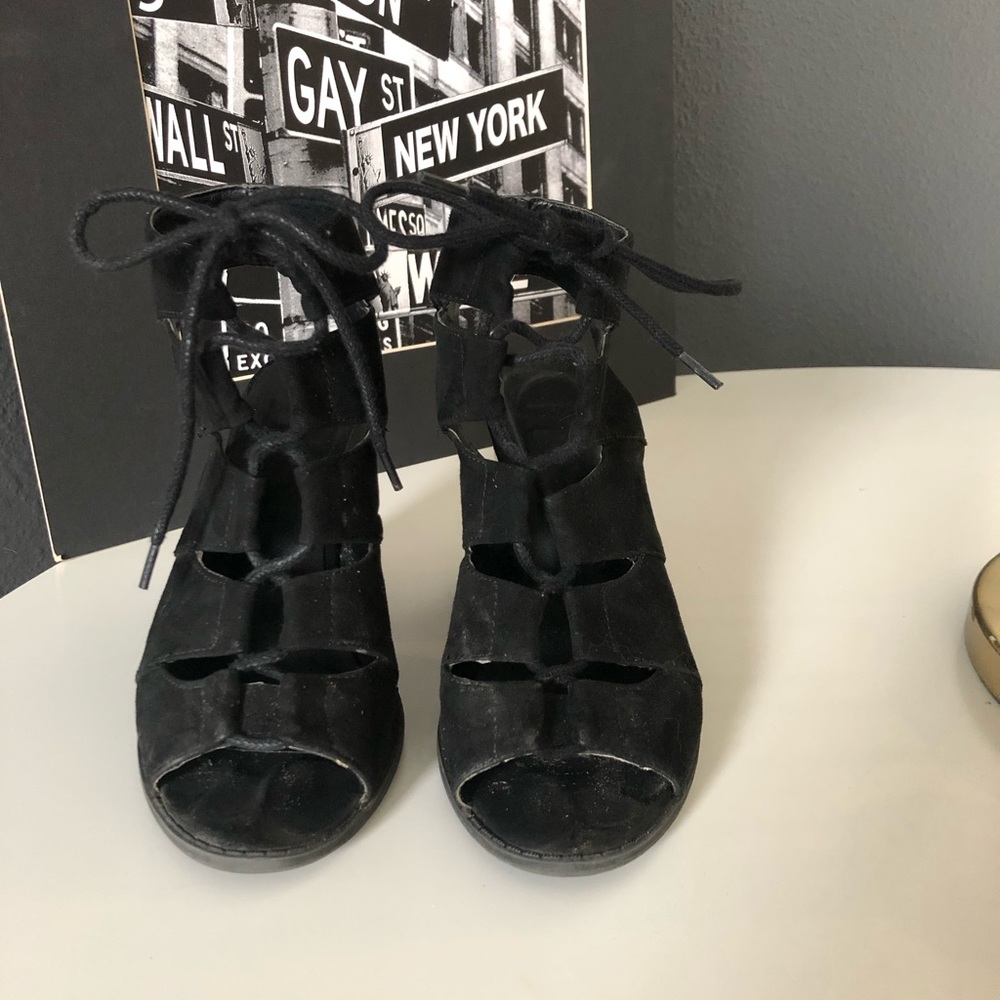 Chunky Tie-up Heels